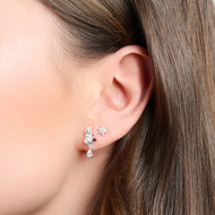 Clou d'oreille unique flocon de neige avec pierres blanches argent