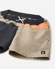SunProof beach shorts, Palmu