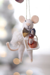 Souris Holiday Host Henry