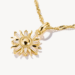Pendentif Charm soleil avec pierres blanches Connect plaqué or