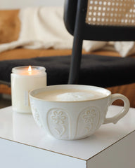 Tasse fleurs gravées